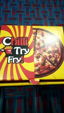 Have you ever tried this cheesey Lava Pizza of Chilli Try Fry Kharadar street food Karachi