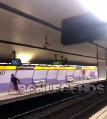 Salvaje pelea en el metro de Barcelona