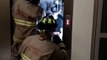 Efectivos de Protección Civil Estatal rescataron a tres jóvenes que quedaron atrapados en un ascensor