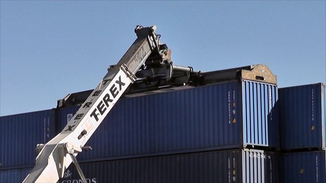 شاهد: تونس تشرع في إعادة النفايات الموردة بشكل غير قانوني إلى إيطاليا