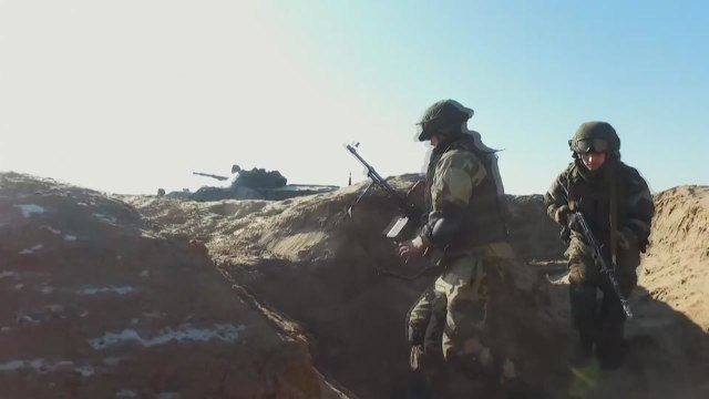 우크라이나 동부에서 정부군-반군 사흘째 교전...러시아, 전략적 핵 훈련 돌입 / YTN