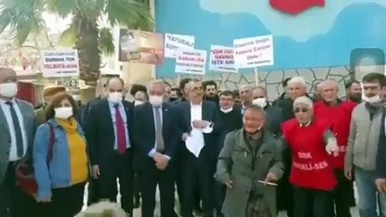 CHP'li vekil Ünlü'den fotoğraf karesine giren engelli vatandaşa: Ya şunu alın buradan ya!