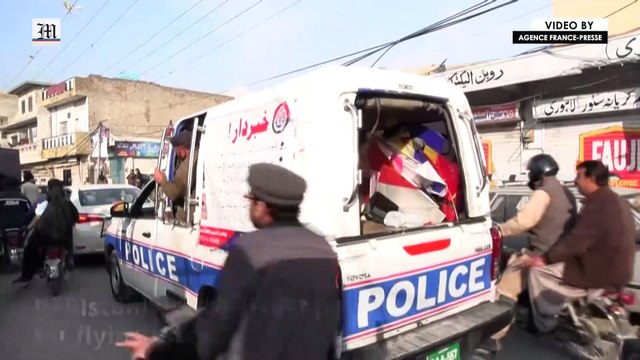 Hundreds defy ban to celebrate Pakistan kite festival