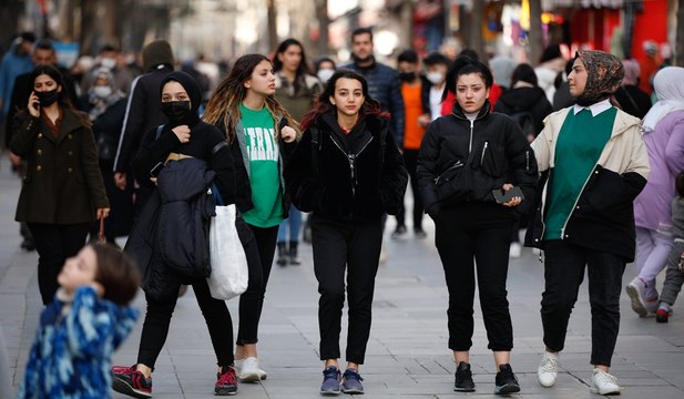 Maske satışları azaldı, bilim insanından kritik uyarı geldi