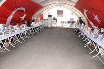 EVLAT NÖBETİNDEKİ ANNEDEN OĞLUNA DÖN GEL, KARDEŞİNİN YETİMLERİNE BAK