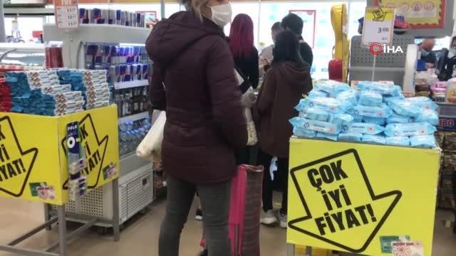 Bulgar vatandaşlar akın etti, çarşıda adım atacak yer kalmadı... Ekmeği bile Edirne'den aldılar