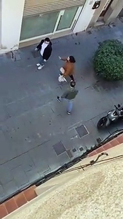 Maltratador agrede a su expareja en medio de la calle en Sant Feliu de Guíxols