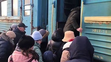 Ukraine: évacuation des civils des zones séparatistes de l'est vers la Russie