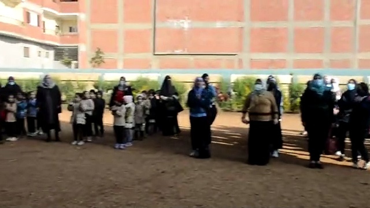 محافظ القليوبية يشهد طابور الصباح بمدرسة الشهيد ياسر عصر الثانوية بنات بطوخ