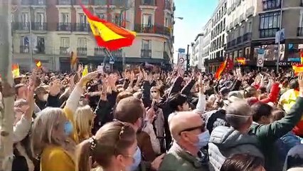 Ayusistas en Génova: "Manos arriba esto es un atraco"