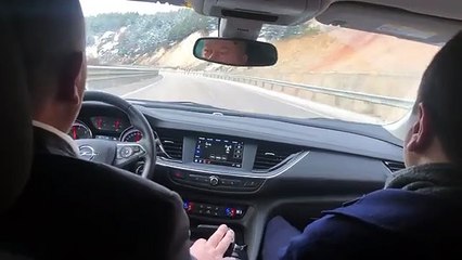 Dönekliğin bu kadarı... Arabada Tarkan dinleyen Cemal Enginyurt fena gaza geldi