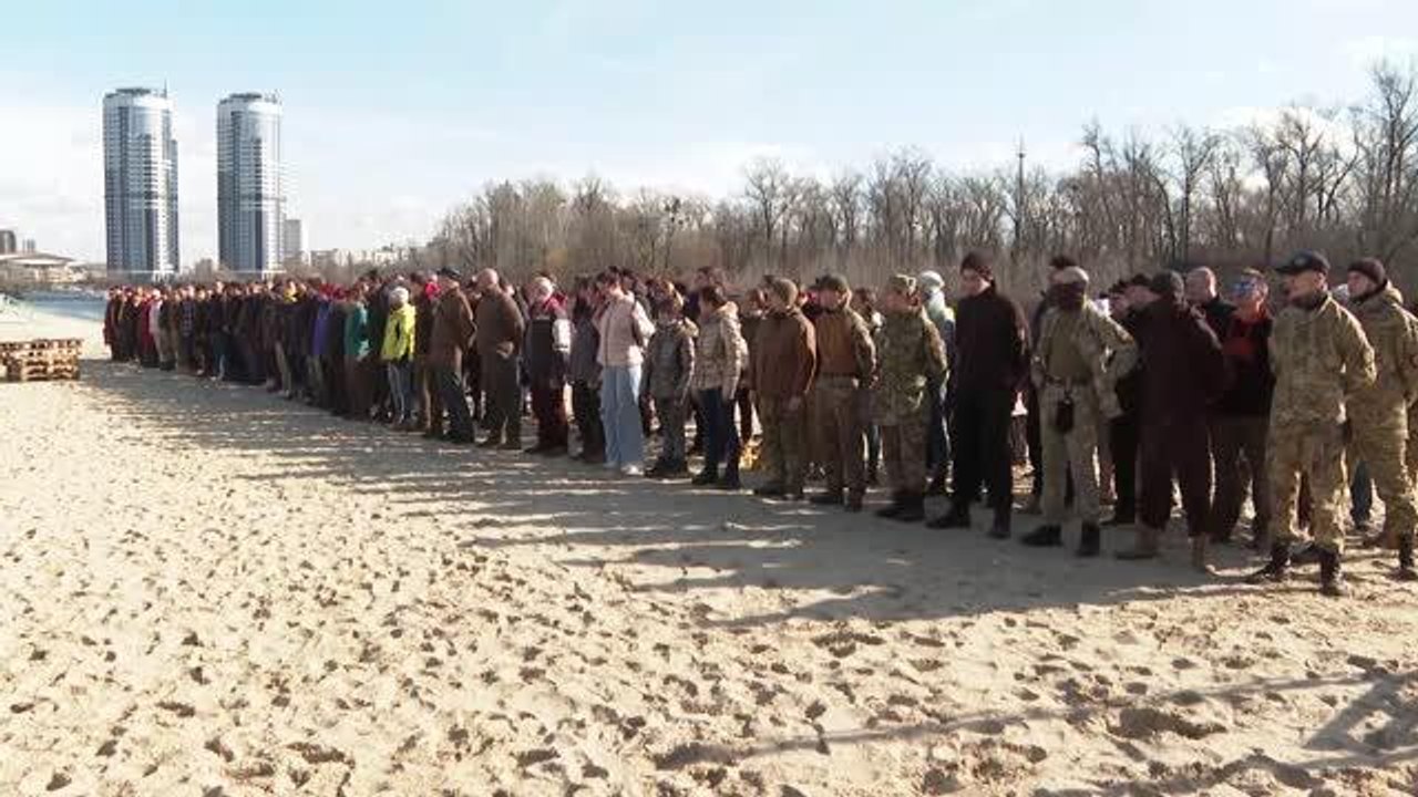 Ukrayna'da savaş olasılığına karşı sivillere temel savunma eğitimi verildi