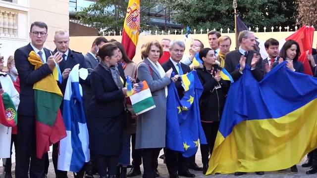 Ucraina, manifestazione di solidarietà degli ambasciatori UE a Roma: Ci aspettiamo sanzioni forti