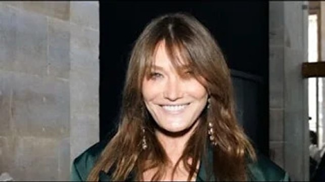 PHOTOS Carla Bruni rend un bel hommage à Karl Lagerfeld, trois ans après sa mort