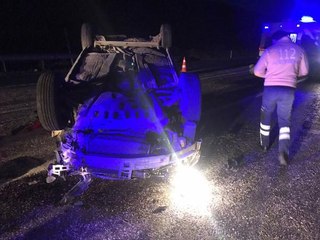 Son dakika... ADIYAMAN'DA OTOMOBİL BARİYERLERE ÇARPARAK DEVRİLDİ: 1 ÖLÜ, 5 YARALI
