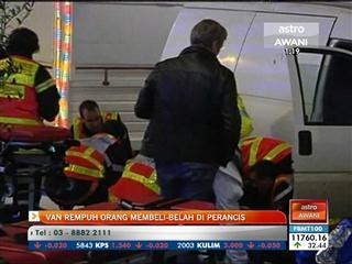 Van rempuh orang membeli-belah di Perancis