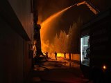 Sakarya'da ambalaj plastik geri dönüşüm fabrikasındaki yangın söndürüldü