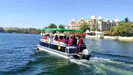 दो आइएएस अफसर पहुंचे झील के बीच, सब कुछ देखा और फिर बोले