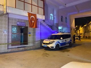 Hırsızlık için camiye giren şüpheli imamı bıçakladı