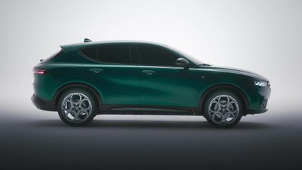 The new Alfa Romeo Tonale Exterior Design in Montreal Green