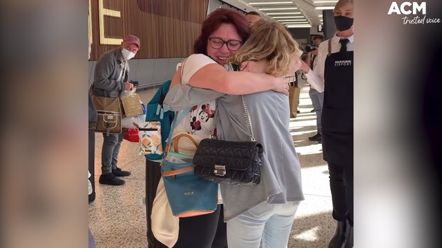 Family and friends reuninted at Melbourne and Sydney Airports as Australia's international border reopens | February 21, 2022 | ACM