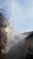 Büyükada'da İSKİ borusu patladı, su metrelerce yükseğe fışkırdı
