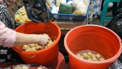 Warga Ciamis Borong Tahu Tempe Sisa Produksi
