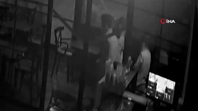 Son dakika haberleri | Hırsızlar bahşiş kutusunu bile çaldı...O anlar kamerada