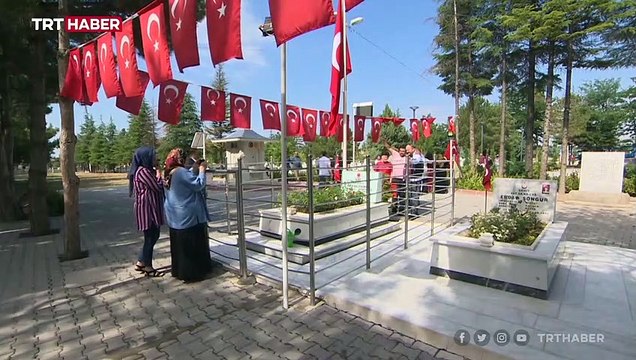 Şehit Astsubay Ömer Halisdemir doğum gününde mezarı başında anıldı