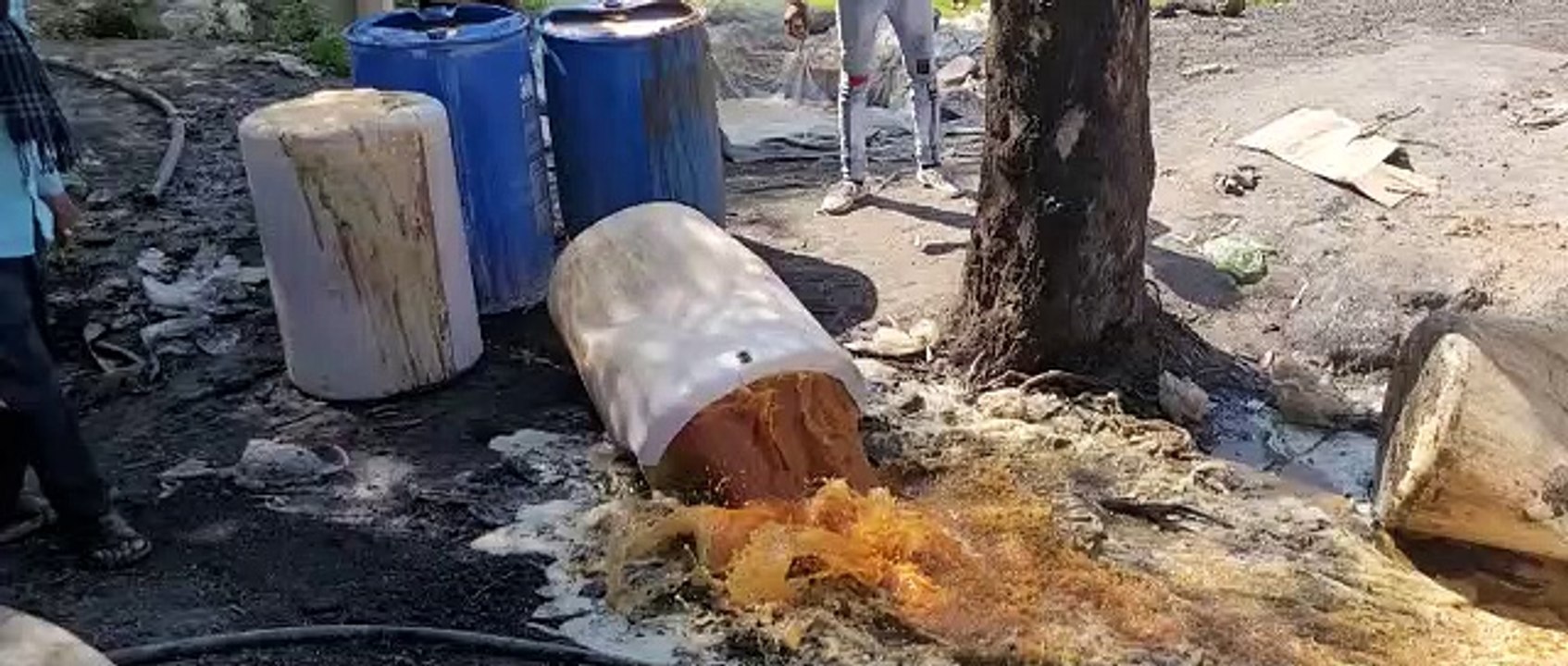 वीडियो में देखें : गुना जिले में जमीन ने कैसे उगला अवैध शराब का जखीरा