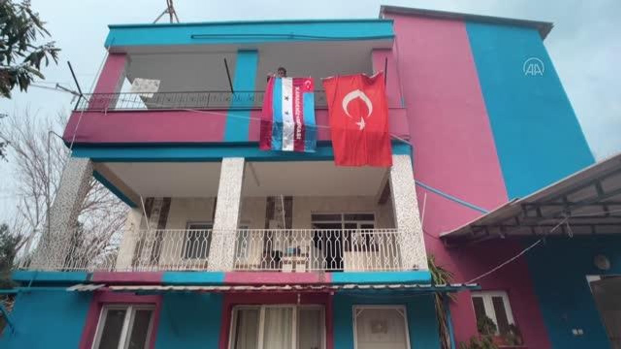 Trabzonspor taraftarı, 2 evini bordo-mavi renklere boyadı