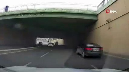İstanbul trafiğindeki ''makas terörü'' elektrik direğinde bitti