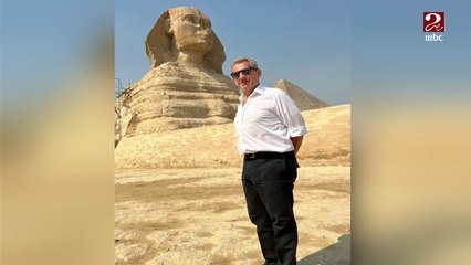 الرئيس الفرنسي السابق وأسرته في زيارة للأهرامات