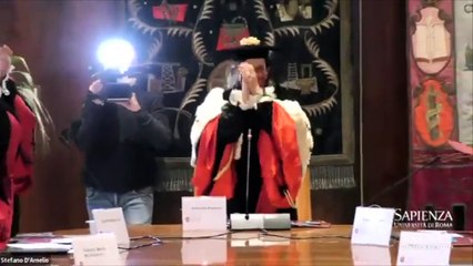 Tải video: Università La Sapienza, dottorato honoris causa ad Anthony Fauci