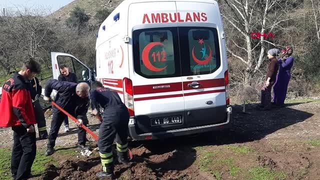 AMBULANSI KURTARMAYA GELEN İTFAİYE DE ÇAMURA SAPLANDI