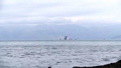 Grécia busca sobreviventes do incêndio de balsa