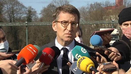Feijóo insta a Casado a tomar decisiones "complejas" y "urgentes" para sofocar la crisis