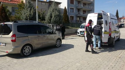 Camiden evine dönerken başından vuruldu