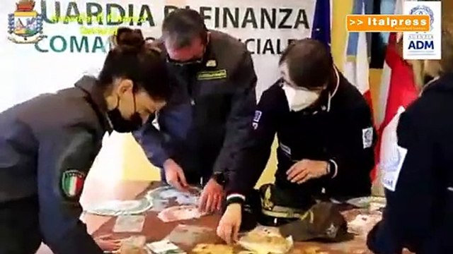 Genova, sequestrati contante e monete per 600 mila euro
