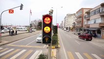 Trabzon'da trafik ışıklarında gönderme