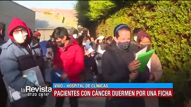 Pacientes con cáncer tienen que dormir en la calle para conseguir una ficha en el Hospital de Clínicas