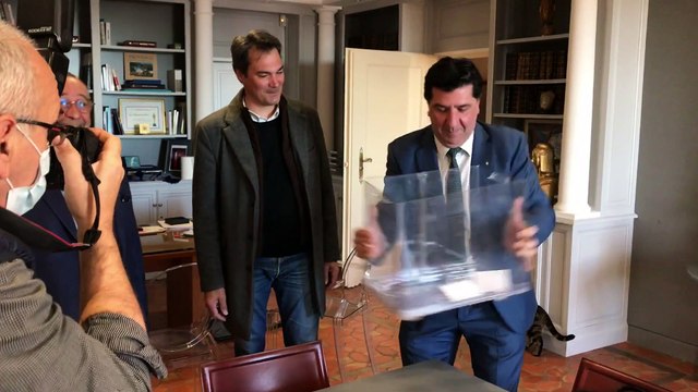 Zemmour, Le Pen, Mélenchon: trois maires varois tirent au sort leur parrainage pour les présidentielles