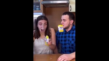Il fait la blague du lait à sa copine...