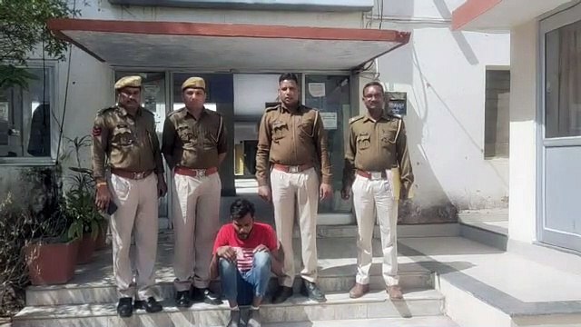 The accused of stealing 7 mobiles arrested by breaking the lock of the house