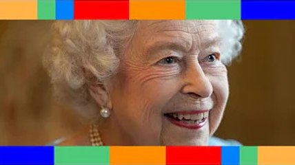   Elizabeth II : la somme absolument faramineuse générée par les goodies à son effigie