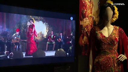 Под пристальным взглядом Готье: в Мадриде открылась выставка "Кино и мода"