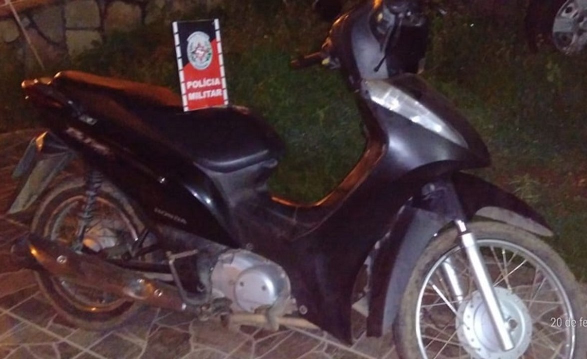 Polícia Militar recupera moto que havia sido furtada no Centro de Pombal e em seguida abandonada