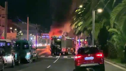 Arde un vehículo en plena avenida Trinidad