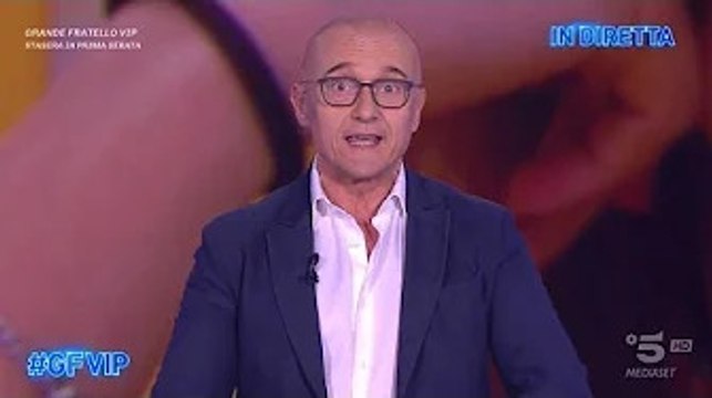 Alfonso Signorini sconvolto dalle immagini di Alex-Soleil-Delia al Grande Fratello Vip Se a rimanere