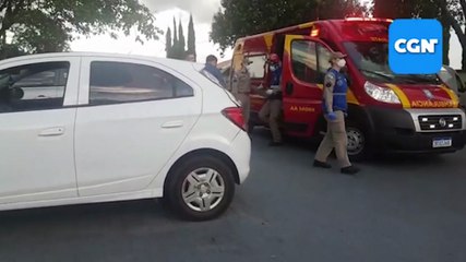 Homem é socorrido após colisão entre Ônix e Saveiro nas proximidades do cemitério